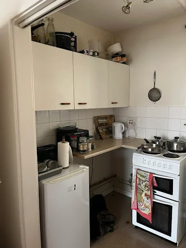 Amber House Clearance photo 4