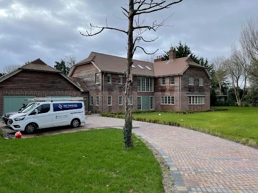 Top to Bottom Window Cleaning &amp; Gutter Clearance photo 1