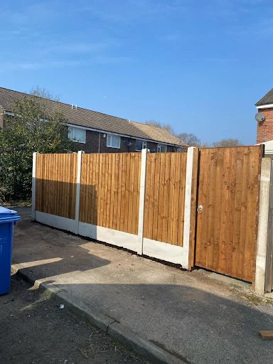 [contact details hidden] Fencing and Gates photo 1